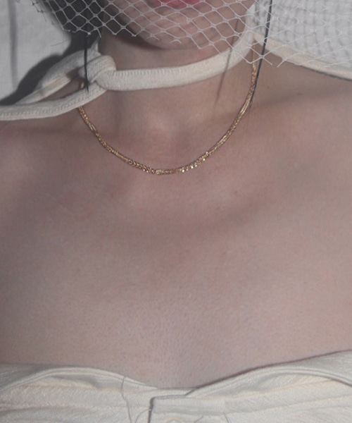 Shirring gold necklace