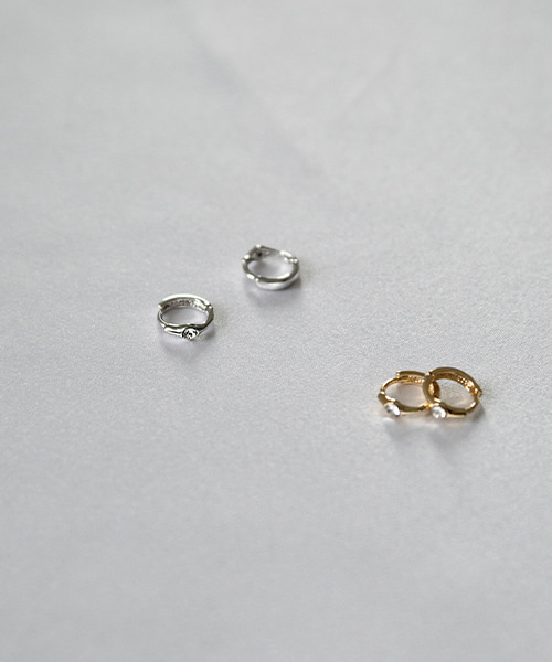 One cubic ring earring