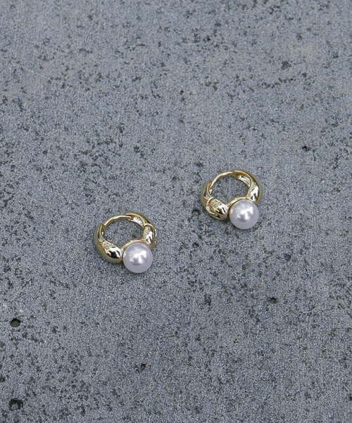 Gold pearl ring earring